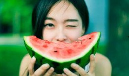 今日吃瓜每日必吃,每日必吃，揭秘娱乐圈新鲜事